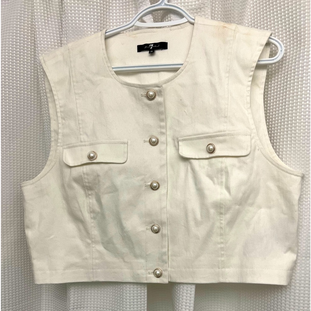 Vest white with pearl buttons